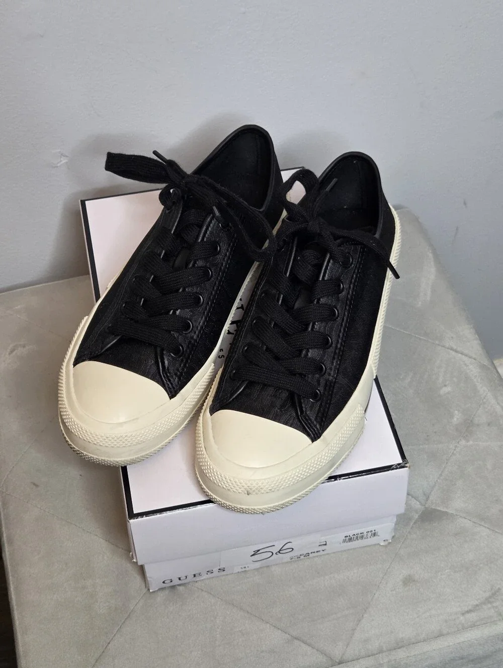Guess Cary Women's Low-Top Canvas‎ Jacquard Sneakers with G monogram, Sz 7.5